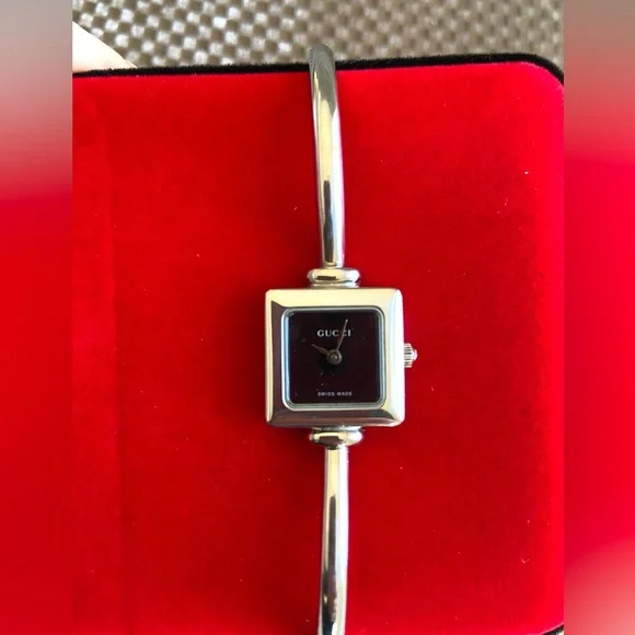 Ladies GUCCI bangle watch❤️SO CUTE❤️❤️❤️ - Picture 10 of 11
